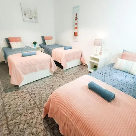 Oasis - Urquinaona Hostel