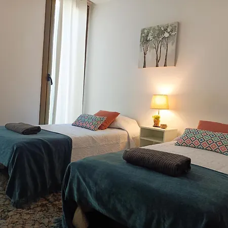 Hostel Oasis - Urquinaona *
