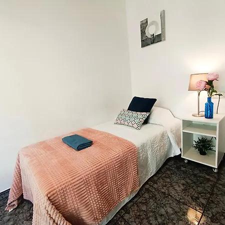 Oasis - Urquinaona Hostel *