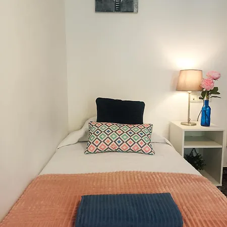 Hostel Oasis - Urquinaona