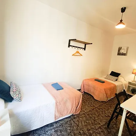Hostel Oasis - Urquinaona